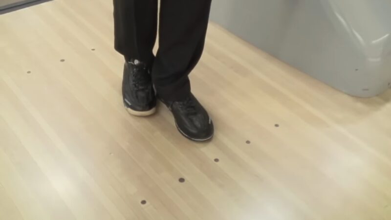 How to Position Feet in Bowling