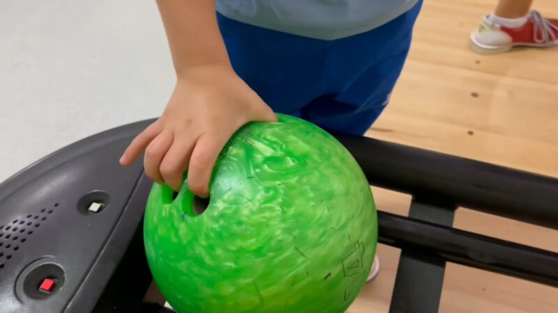 Pre-Teens Plays Bowling