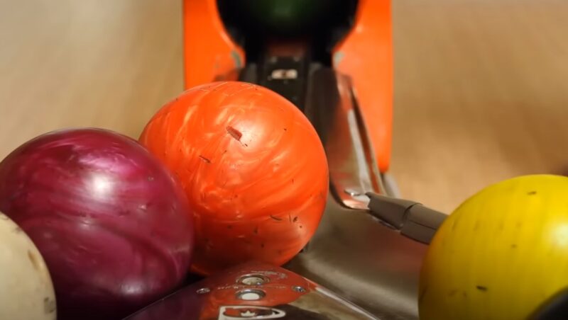 Choosing a beginner bowling ball